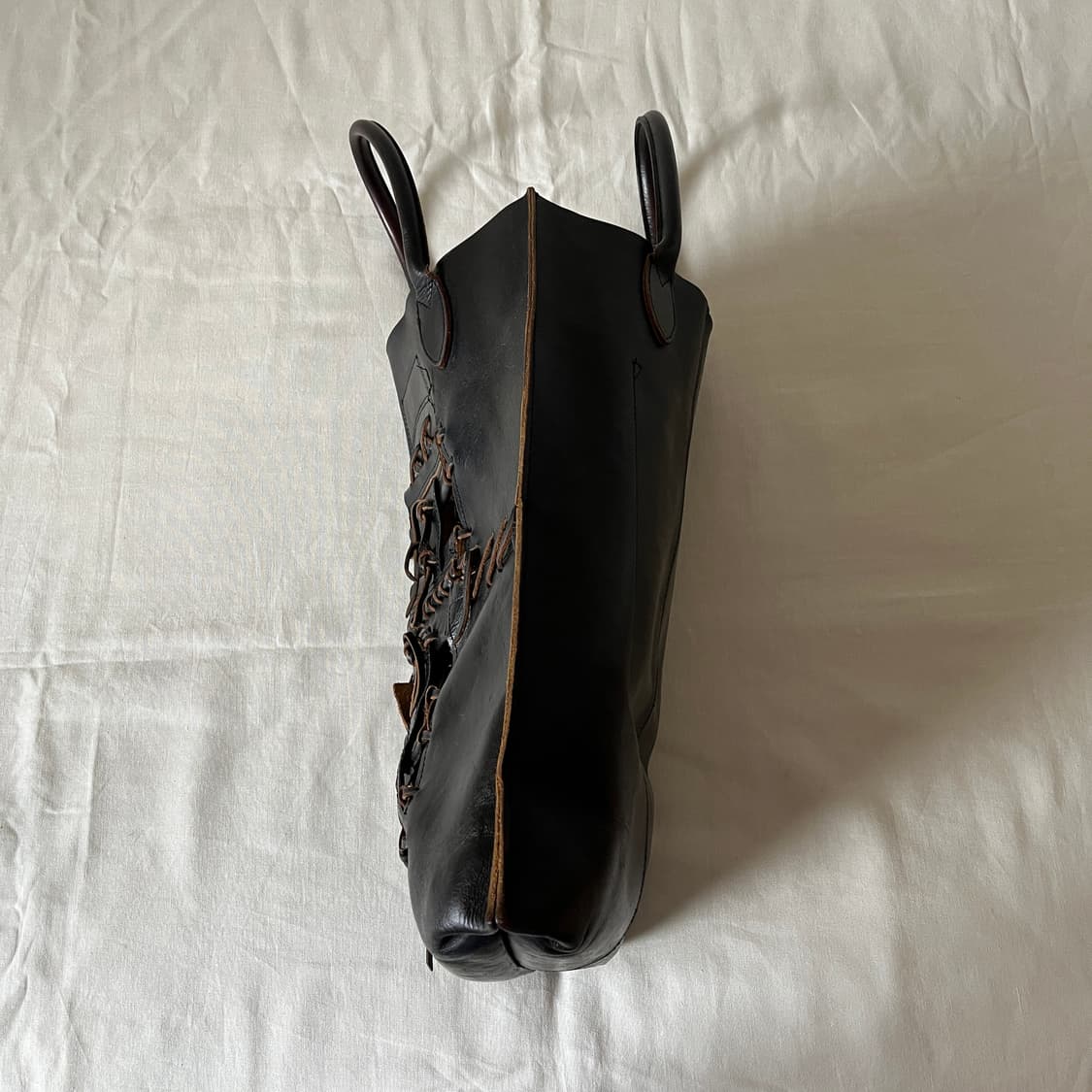 cut out leather tote 상품이미지4