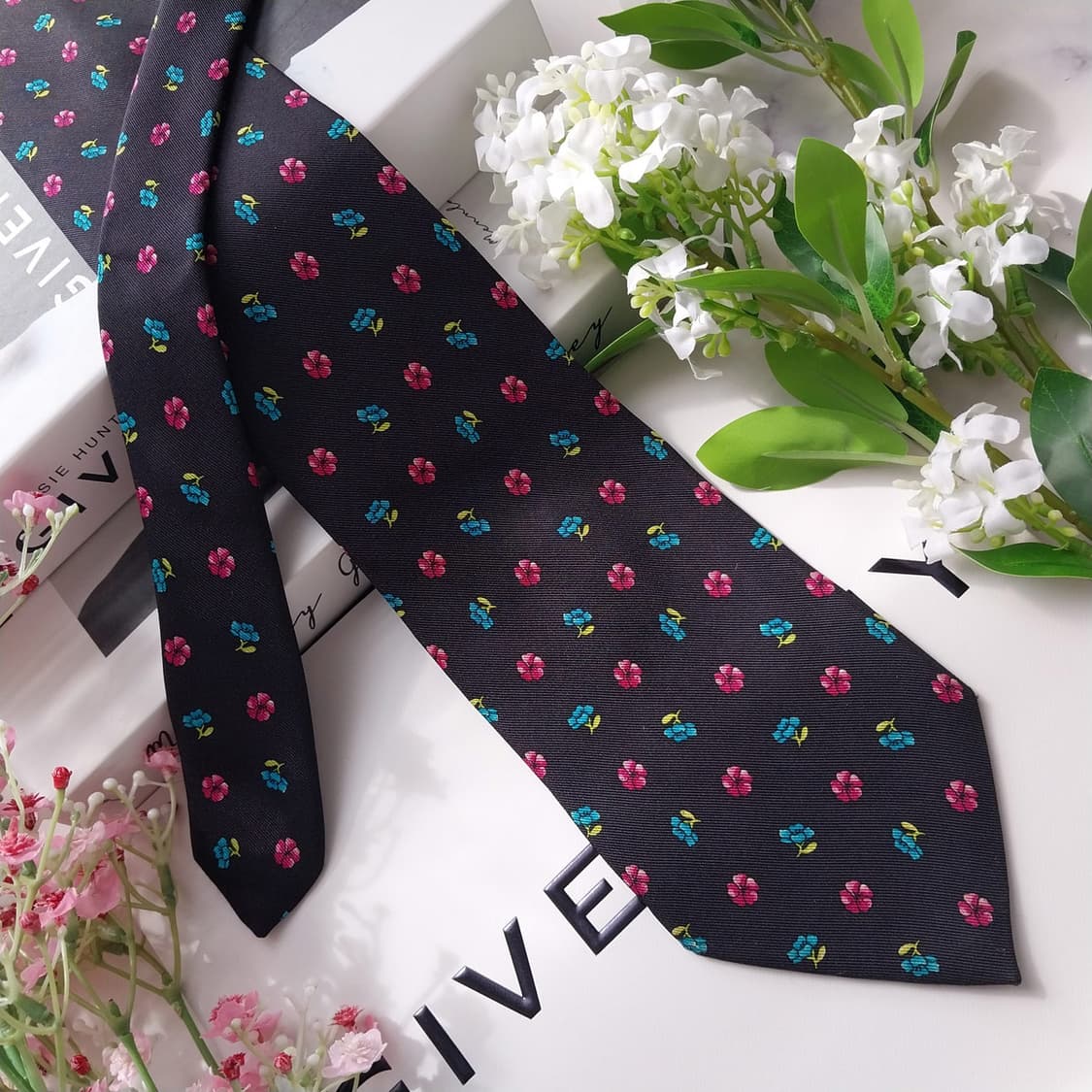 지방시 넥타이 블랙 플라워 모티브 9.6cm A+등급 K2201 상품이미지4