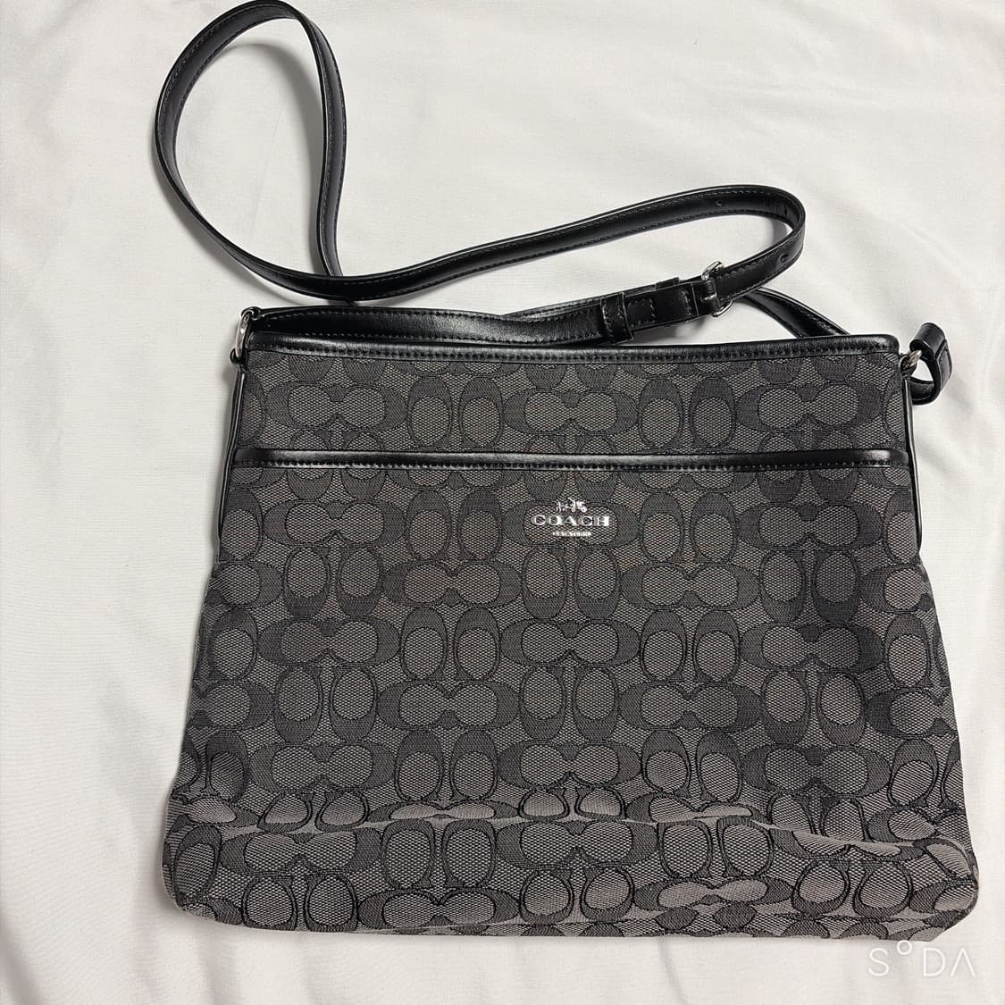코치 시그니처 블랙 크로스백 상품이미지1