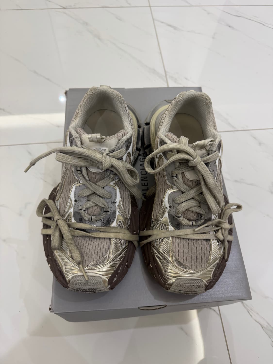 발렌시아가 3xl 에그쉘 원아웃 상품이미지1