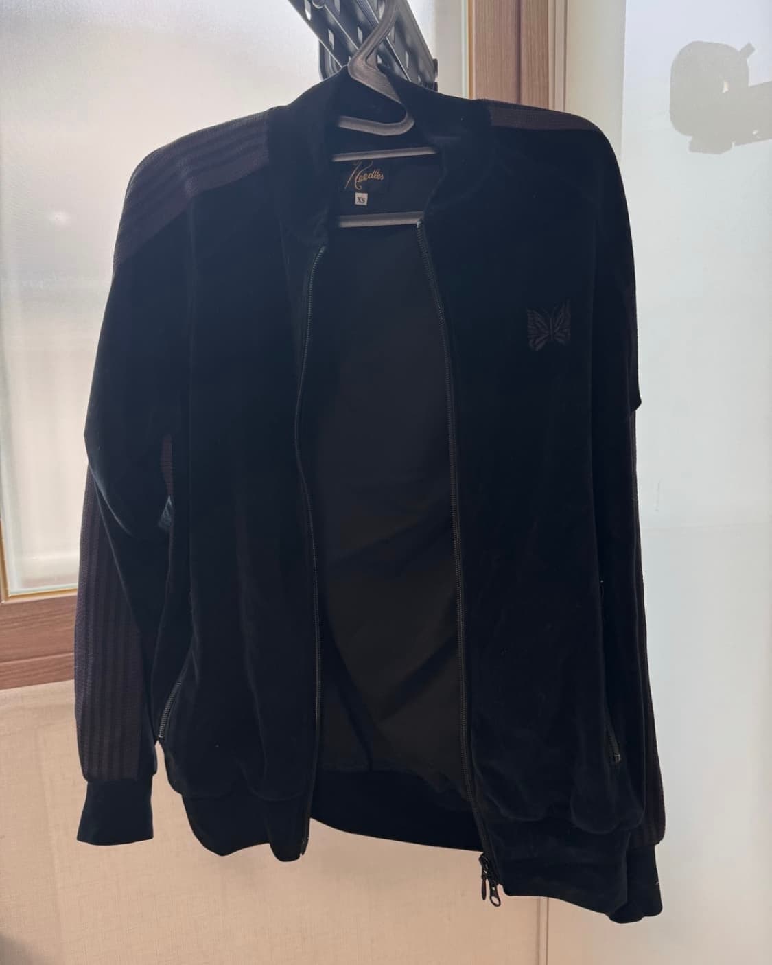 니들스 벨벳 트랙자켓 상품이미지1