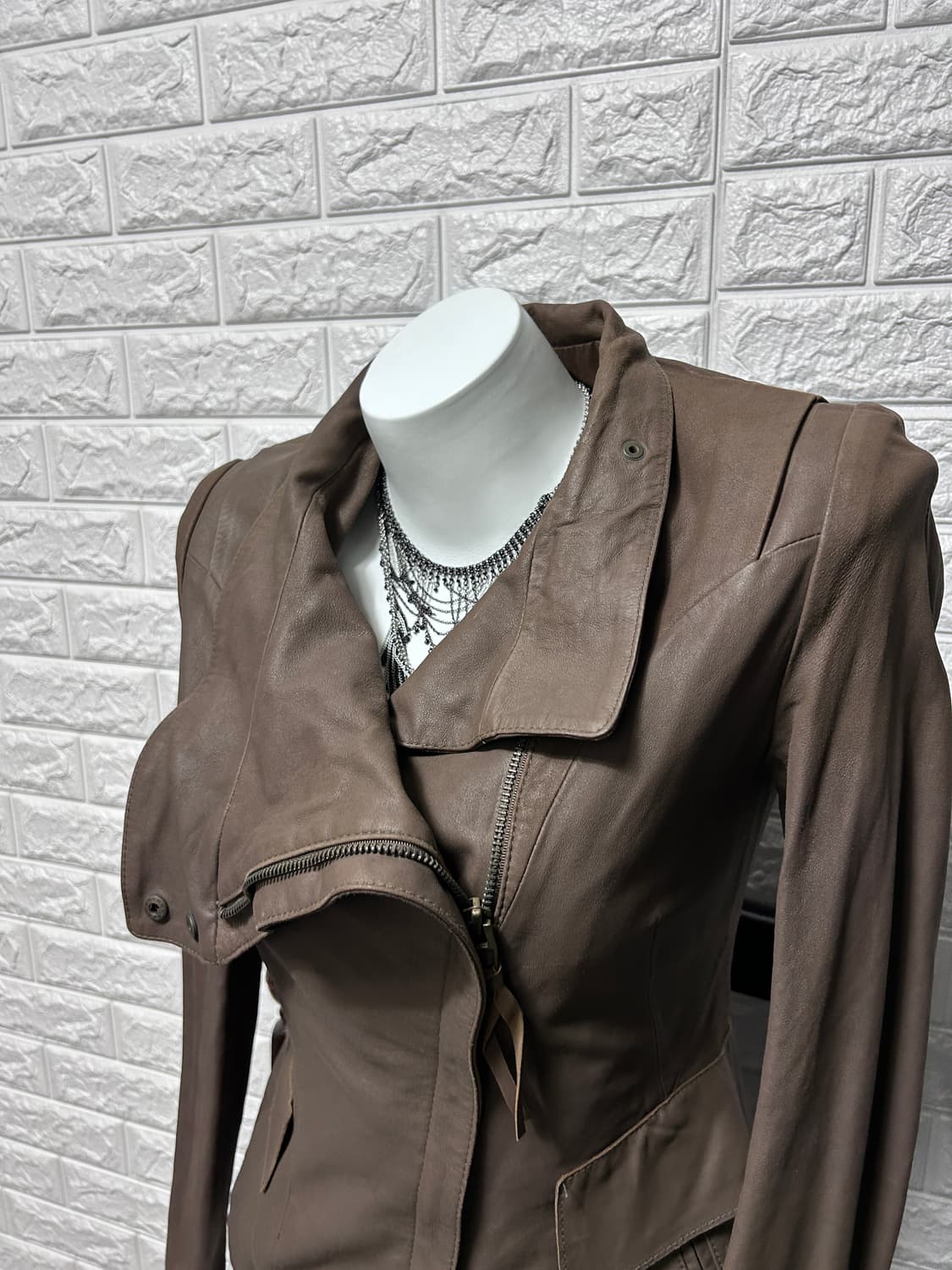 하이넥 드레이프 레더 패널 자켓 상품이미지2