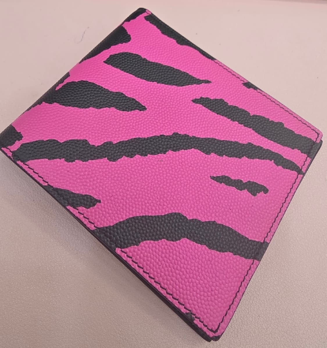 생로랑 지브라 핑크 반지갑 상품이미지1