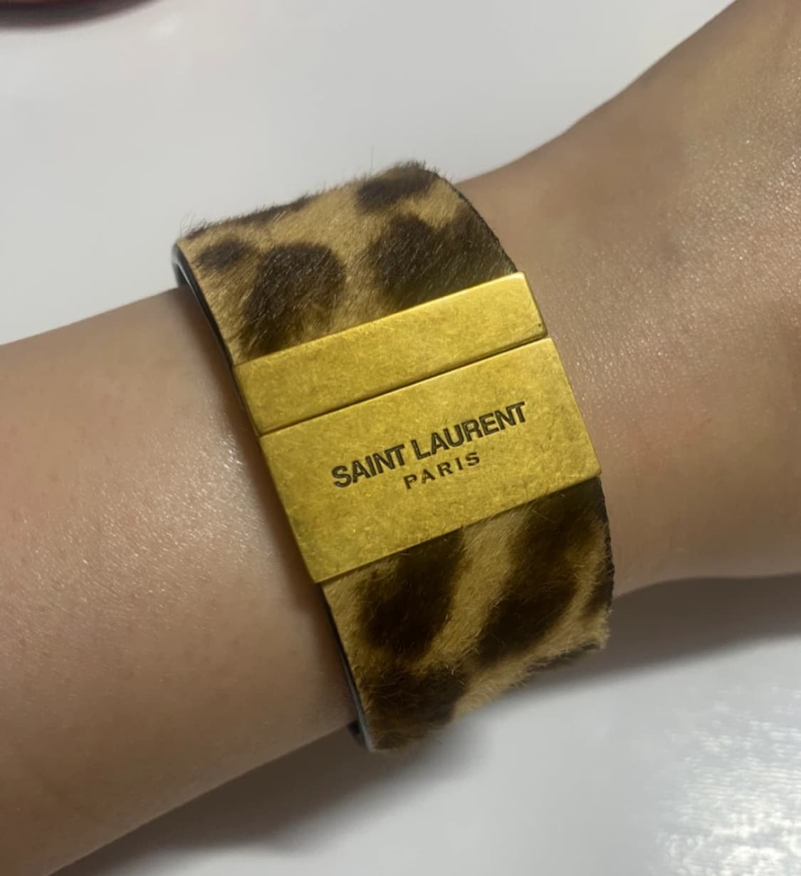 생로랑(Saint Laurent) 레오파드 포니 스킨 커프 팔찌 상품이미지2