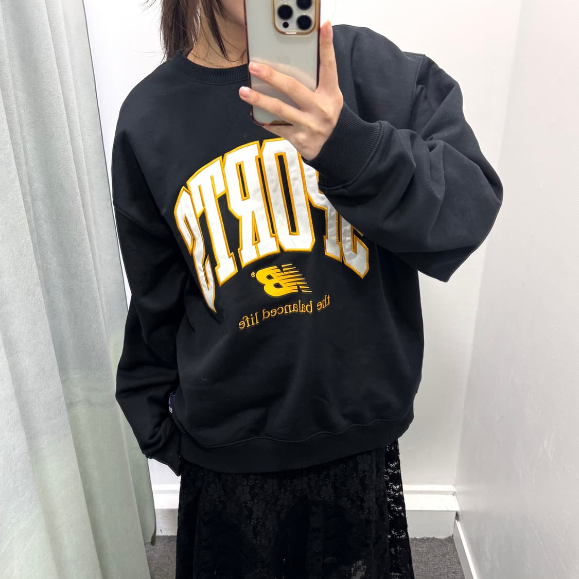 뉴발란스 블랙 스웻셔츠 상품이미지1