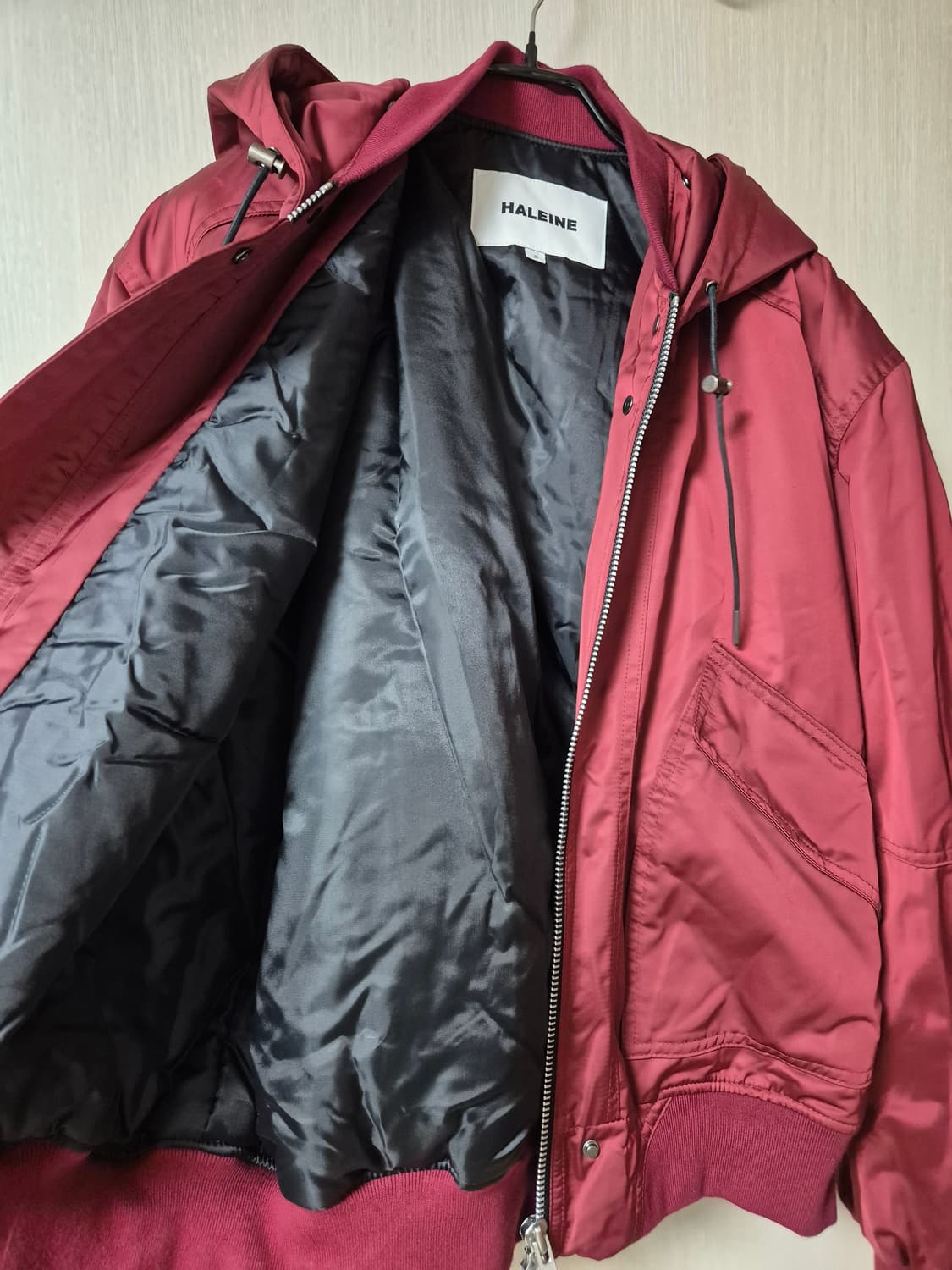 (새제품) 알렌느 사틴 3D 디테처블 핑거 홀 후드 봄버 상품이미지5