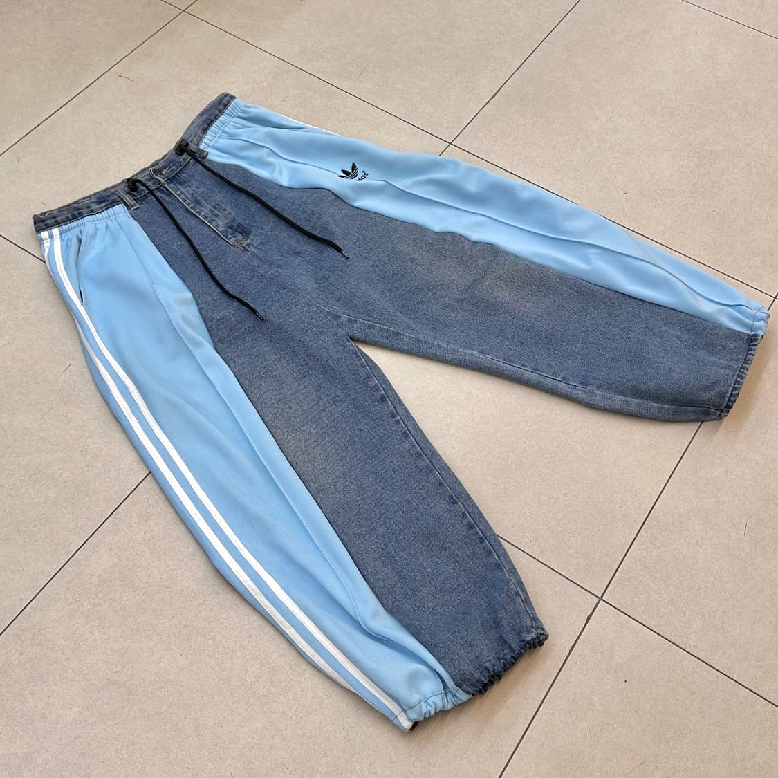 아디다스 리메이크 데님 트랙 팬츠 상품이미지4