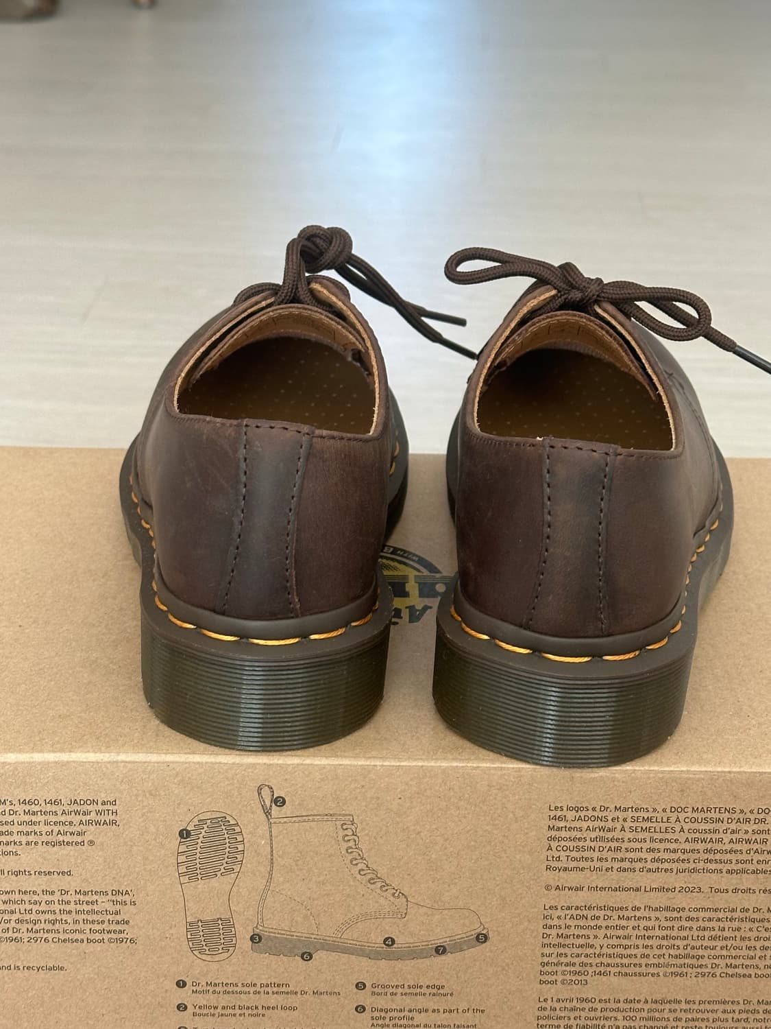 닥터마틴 1461 크레이지 호스 다크 브라운 3홀 판매합니다! 상품이미지4