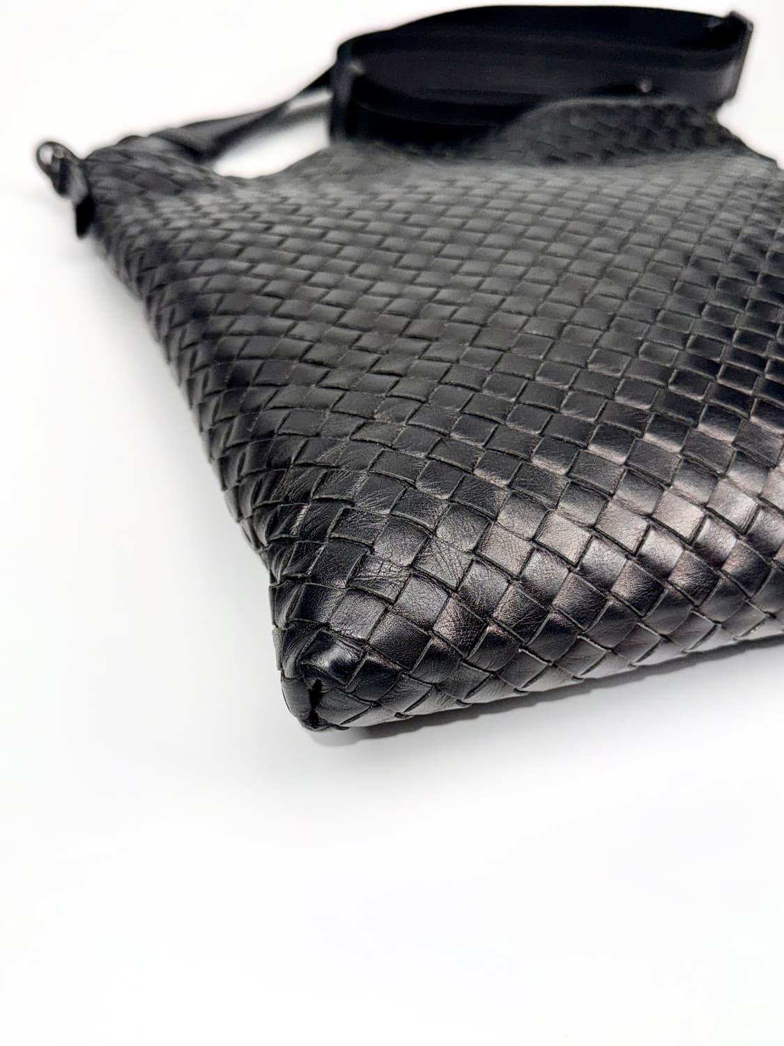 BOTTEGA VENETA 보테가 베네타 인트레치아토 나파 크로스바디 백 상품이미지9