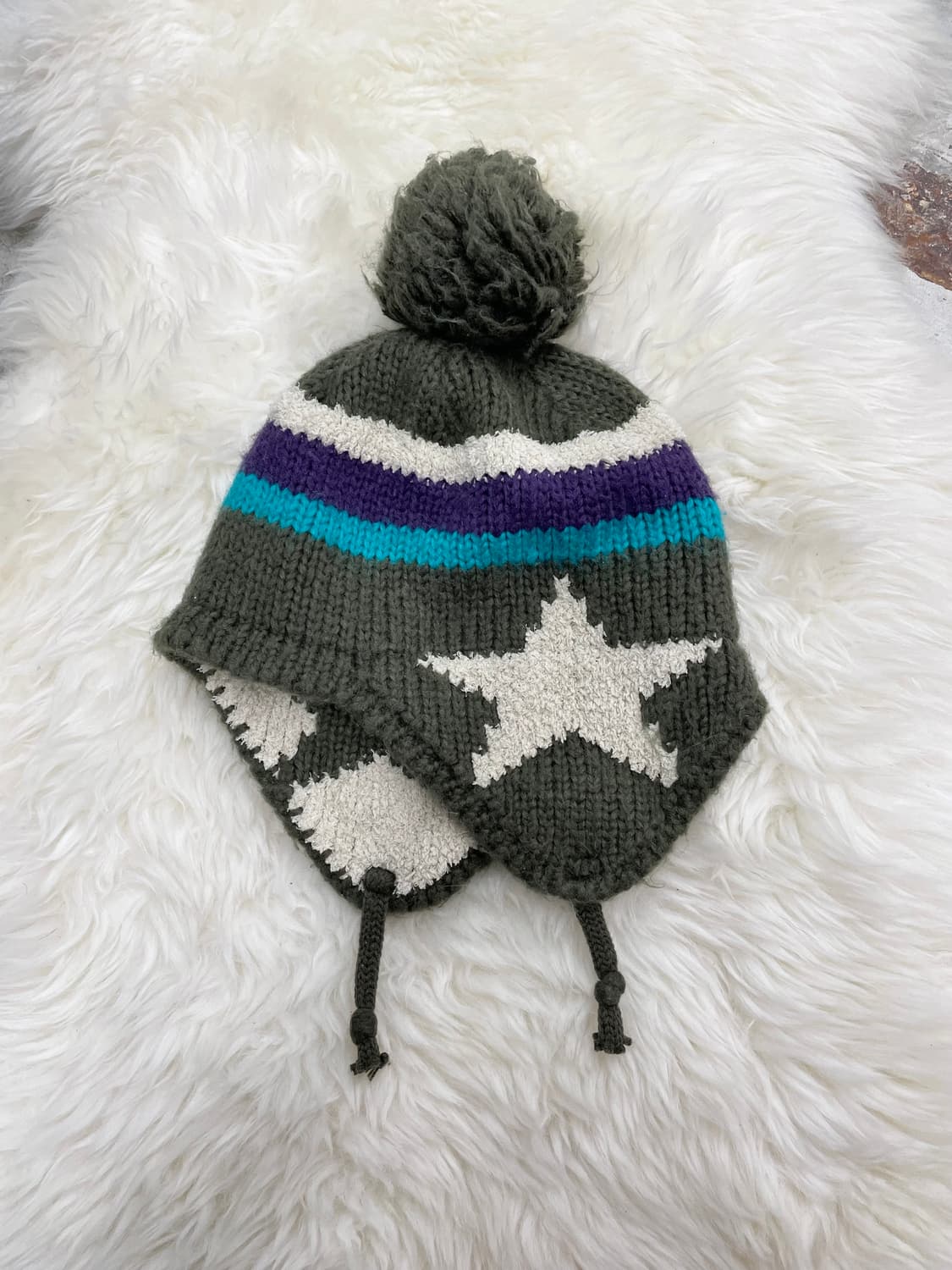 y2k 카키 스타 이어플랩 방울 비니 상품이미지1