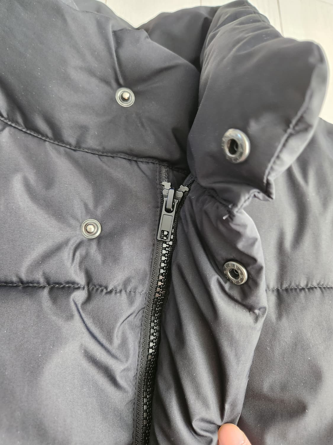 에잇세컨즈 남성 푸퍼 블랙 숏패딩 사이즈100(L)

얼핏보면 새거에요^ 상품이미지2