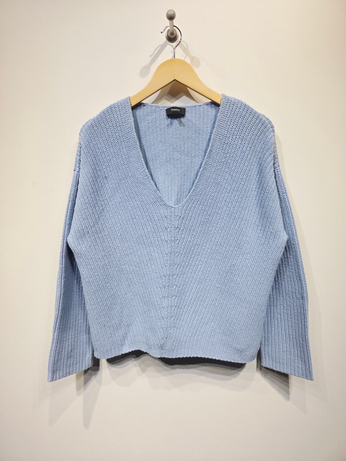 띠어리(Theory) 라이트 블루 브이넥 골지 니트 상품이미지2