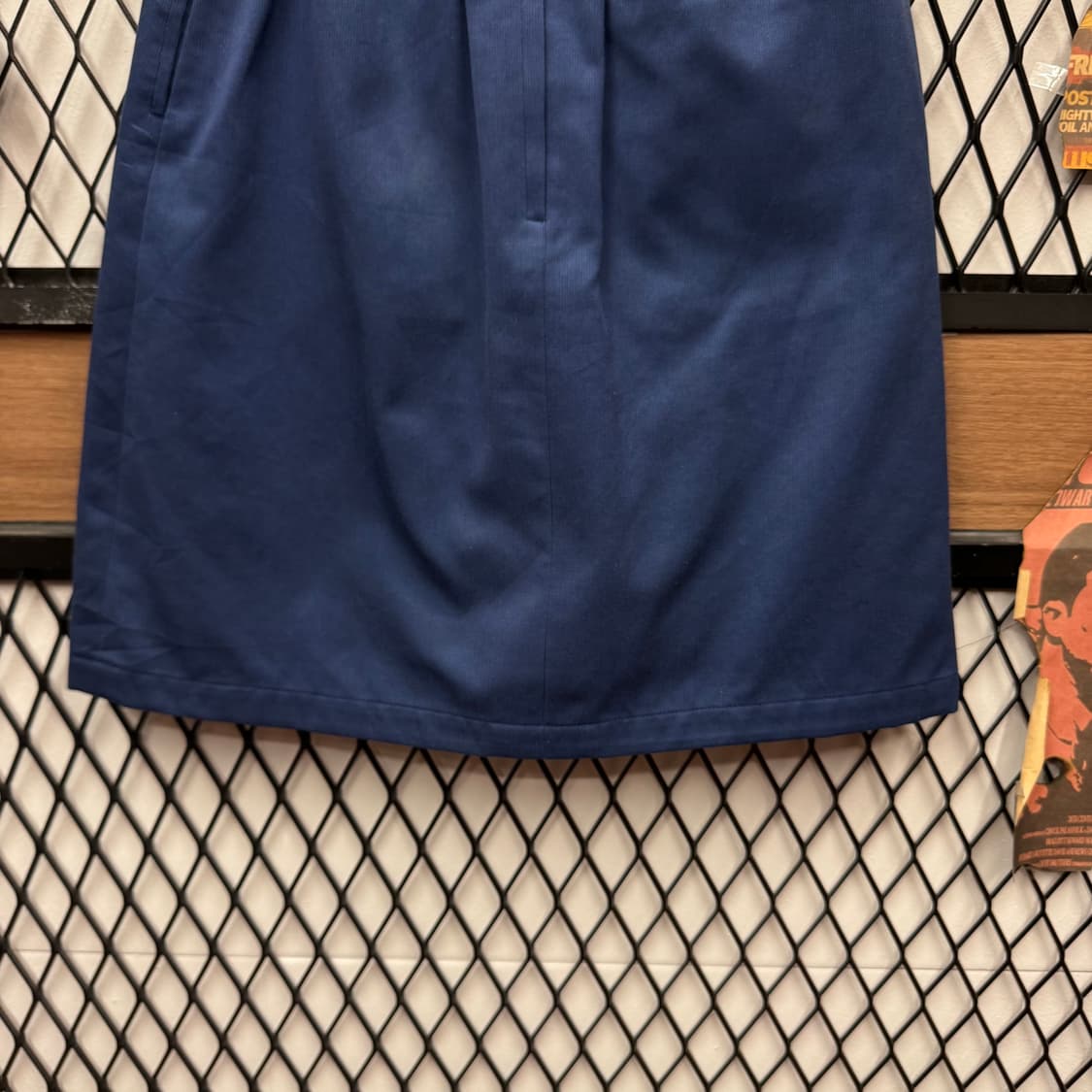 90s 크리스찬 디올 스포추 플리츠 스커트 후면 버튼 디테일 네이비 상품이미지4