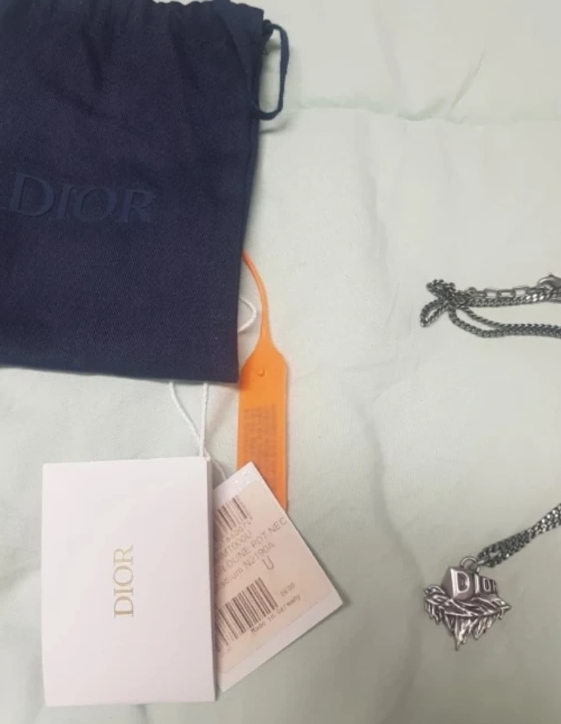 디올 로고 펜던트 목걸이 한정판 상품이미지5