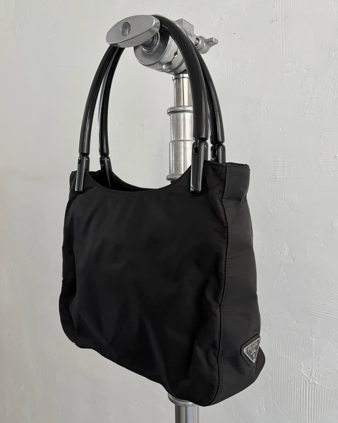 Prada 프라다 블랙 나일론 사이드로고 토트백 상품이미지2