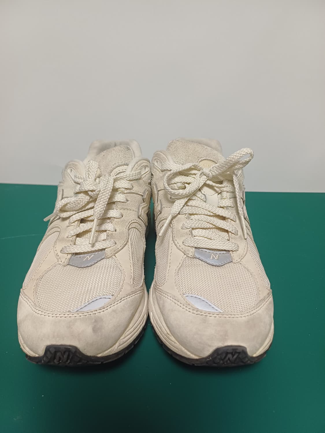 뉴발란스 2002R 오프 화이트 [240] 상품이미지4