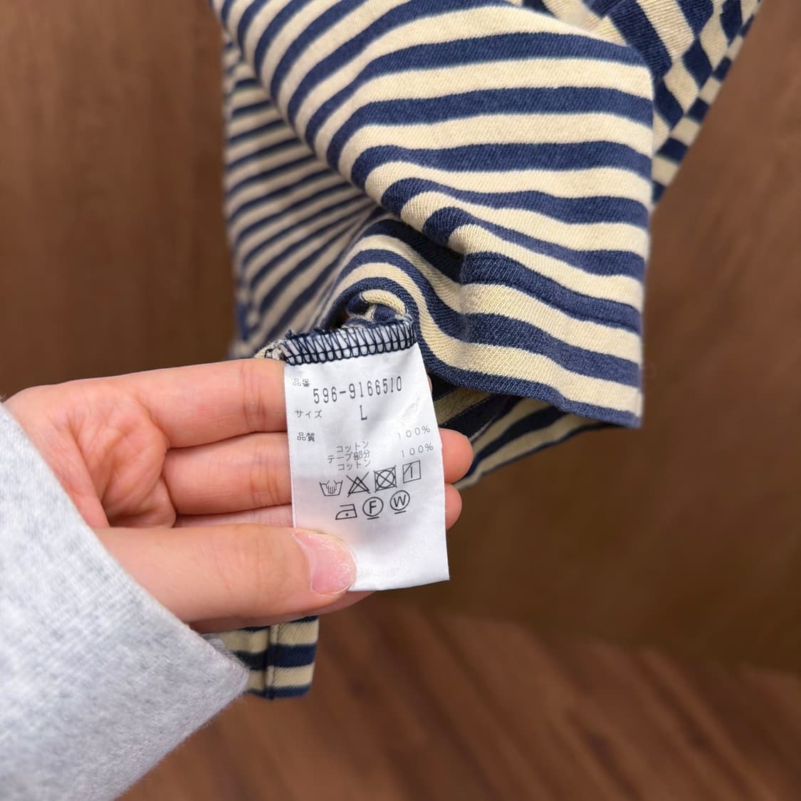 마가렛 호웰 반팔 티셔츠 스트라이프 패턴 라운드넥 슬릿 디테일 네이비 상품이미지8