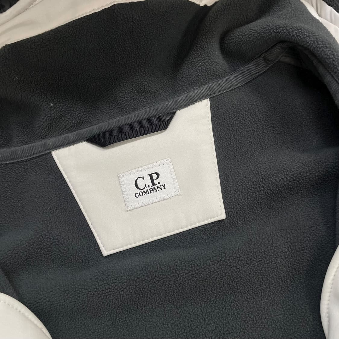 C.P 컴퍼니 소프트 쉘 - R 후드 자켓 상품이미지4