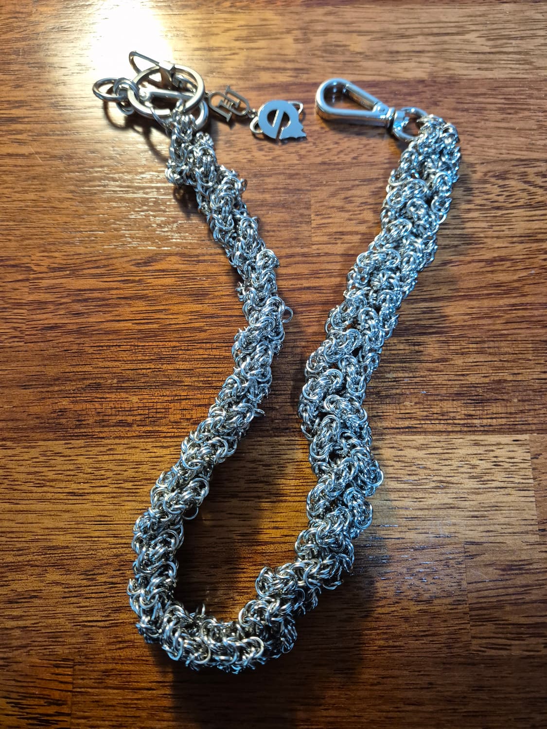 언더마이카 리키에너스 멀티플 탱글스 더블 로고 체인 다운 블루 - 23S 상품이미지3