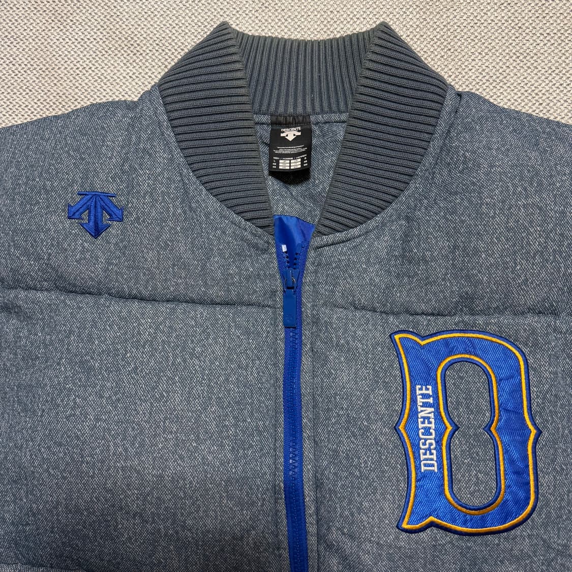 데상트 사이드로고 패딩조끼 상품이미지2