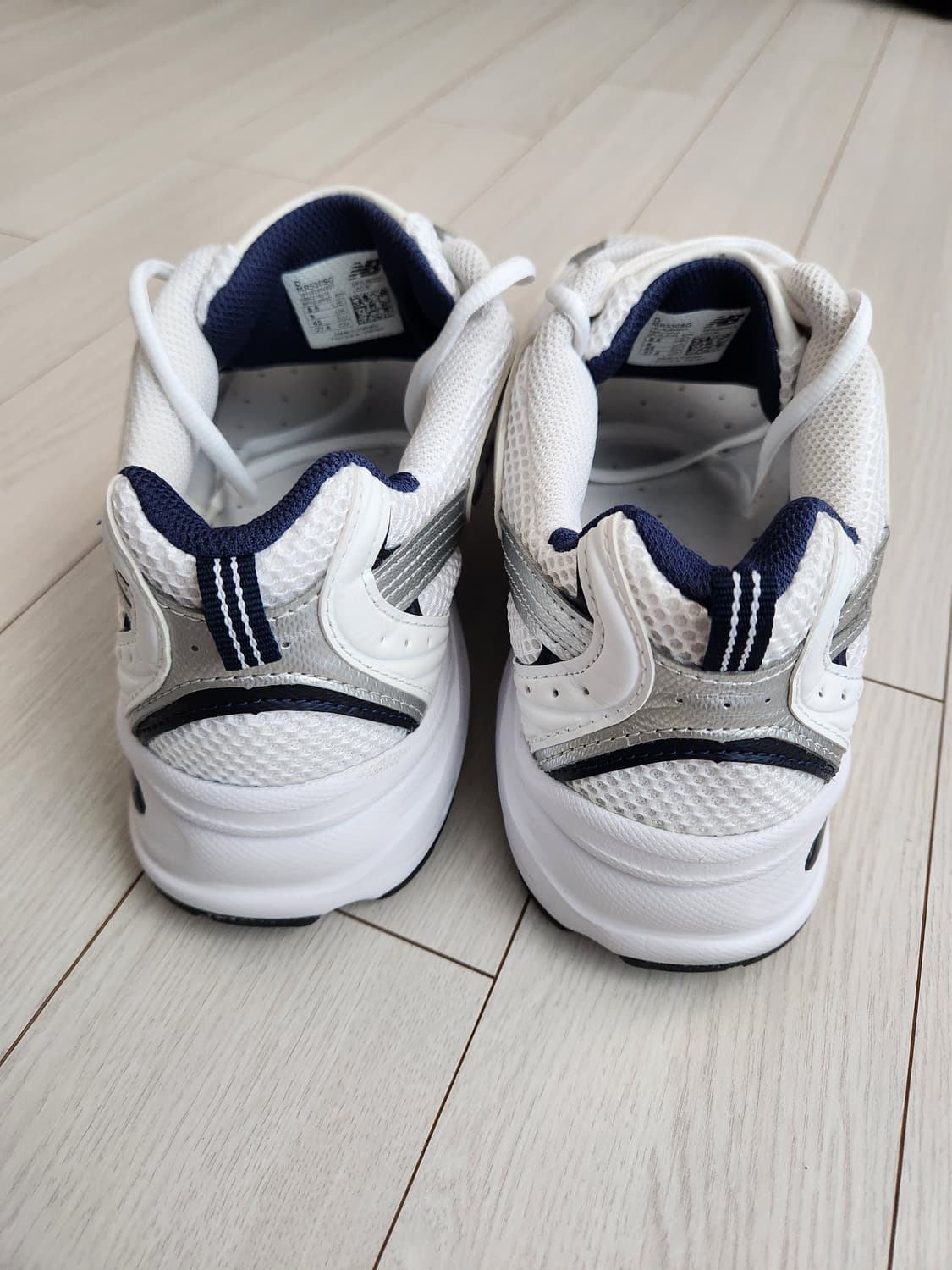 뉴발란스 운동화 530 화이트인디고 MR530SG 사이즈275

오염 하 상품이미지2