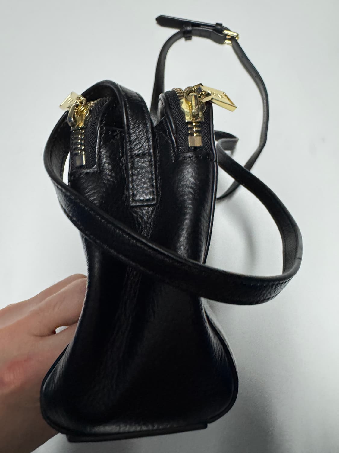 여성 맥끌라니 가죽 미니멀 크로스백 블랙 상품이미지7