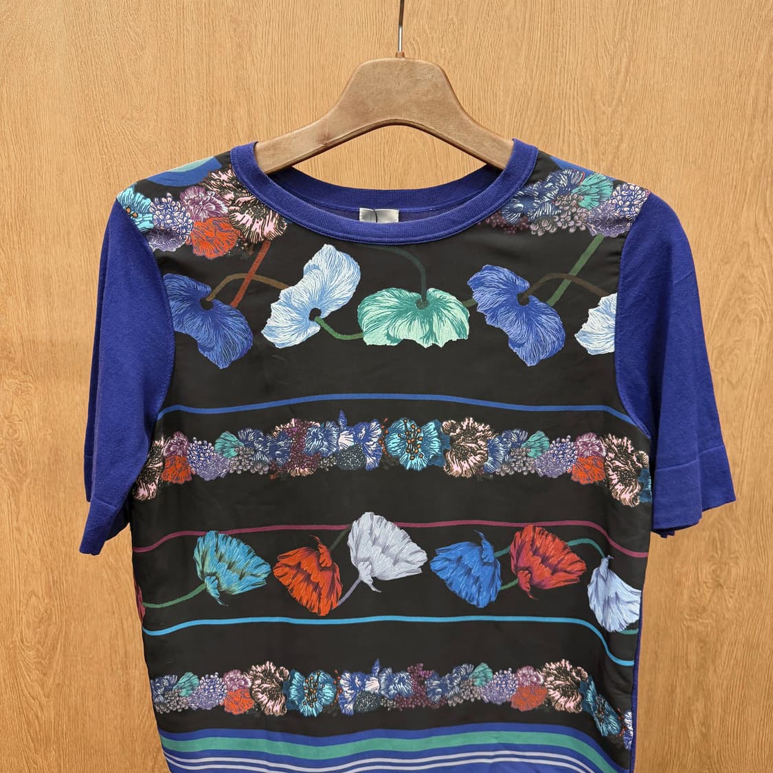 폴스미스 반팔 티셔츠 플라워 스트라이프 패턴 라운드넥 디테일 블루 상품이미지4