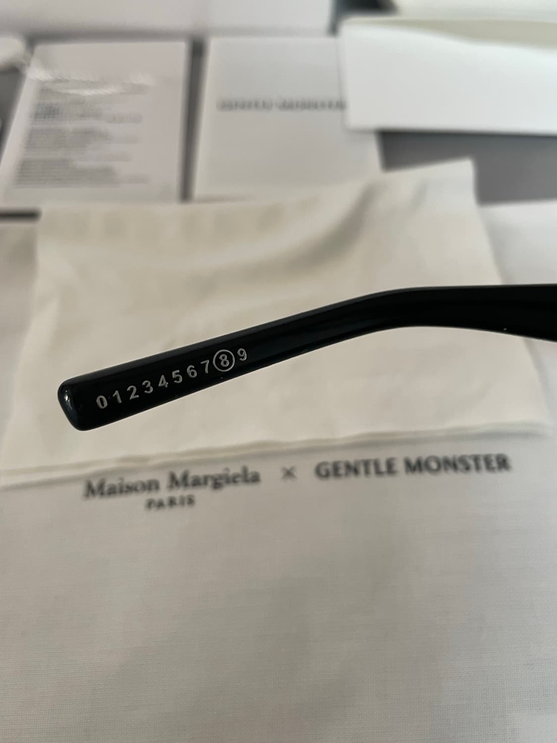 메종 마르지엘라x젠틀 몬스터 MM209 블랙 클리어 상품이미지4