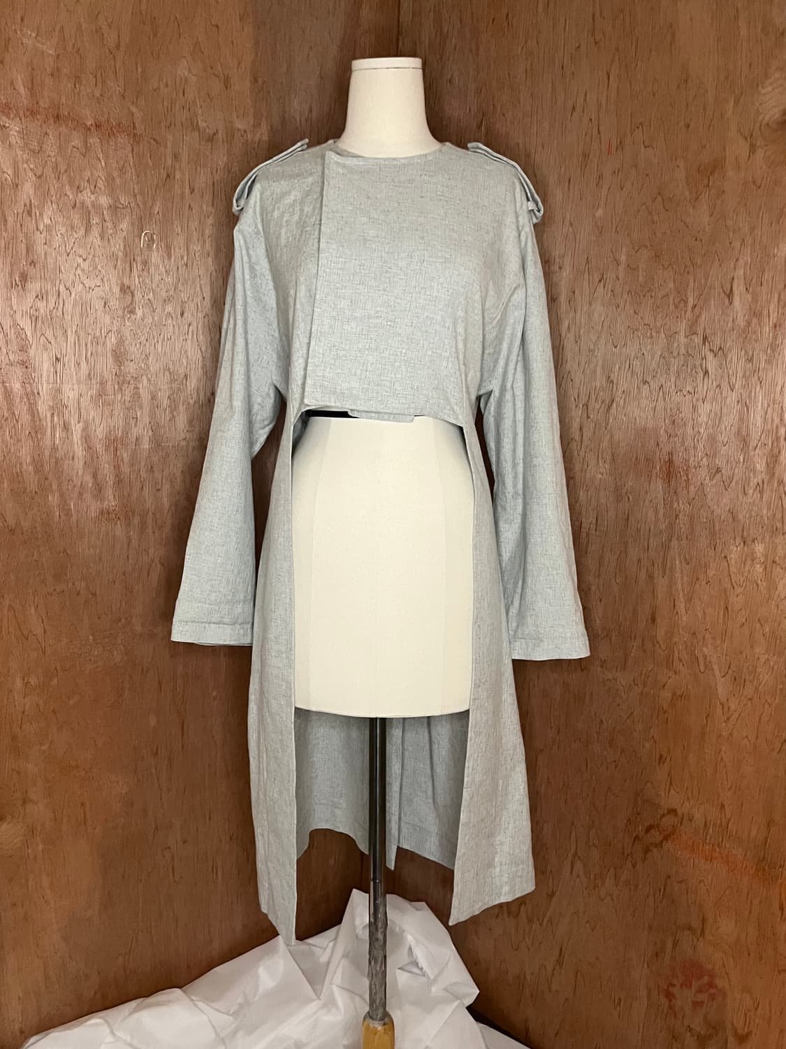 토가 풀라 컷아웃 레이어드 롱 재킷 상품이미지1