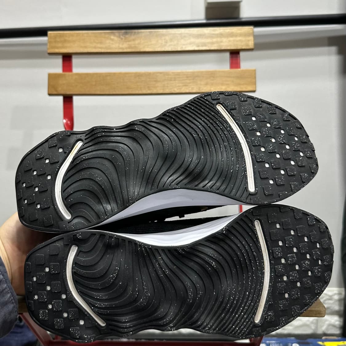 285) 나이키 운동화 남성 남자 런닝화 모티바 블랙 화이트 상품이미지5