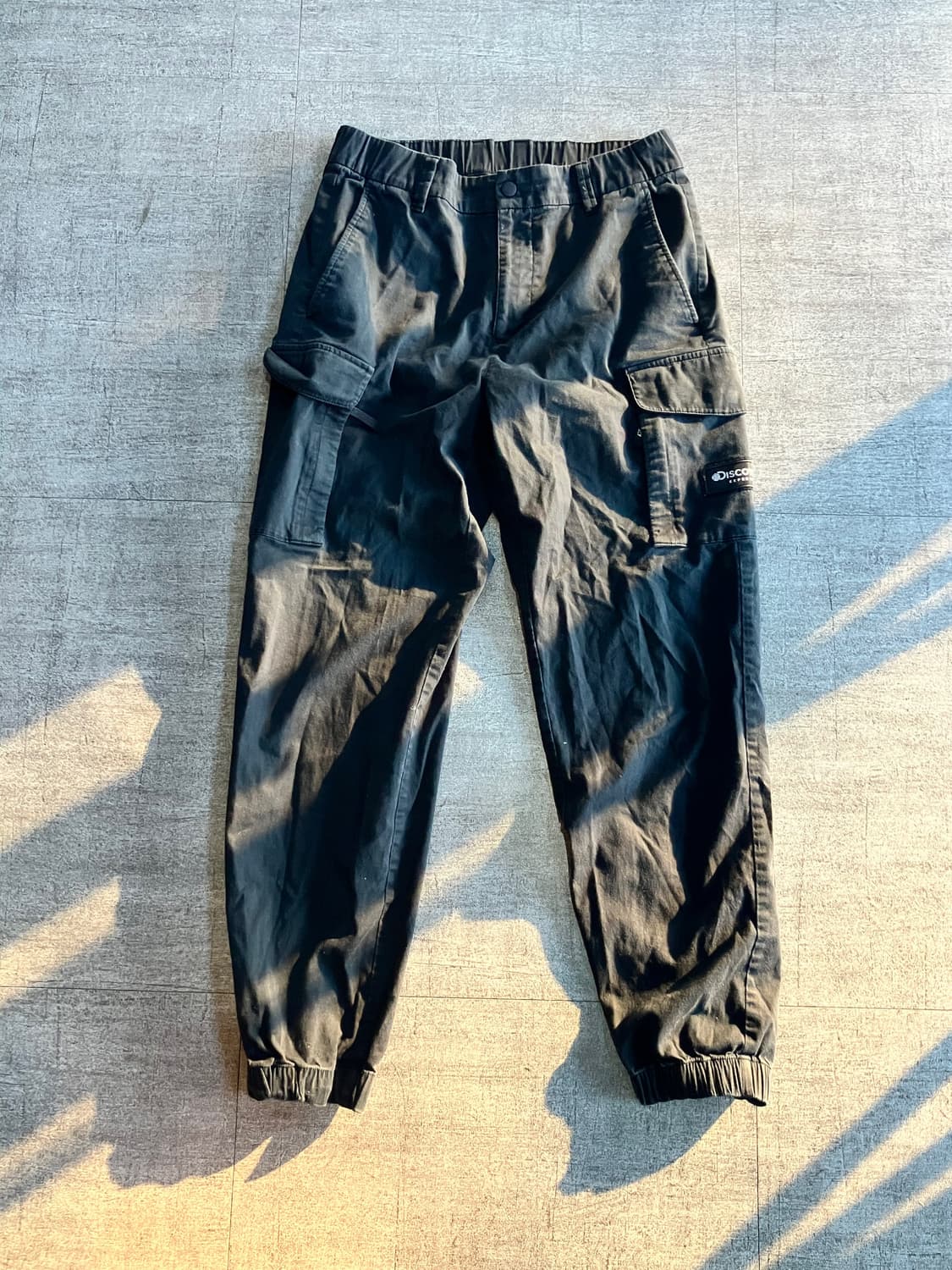 Discovery 디스커버리 올드스쿨스트릿 사이드로고 카고조거팬츠 상품이미지1