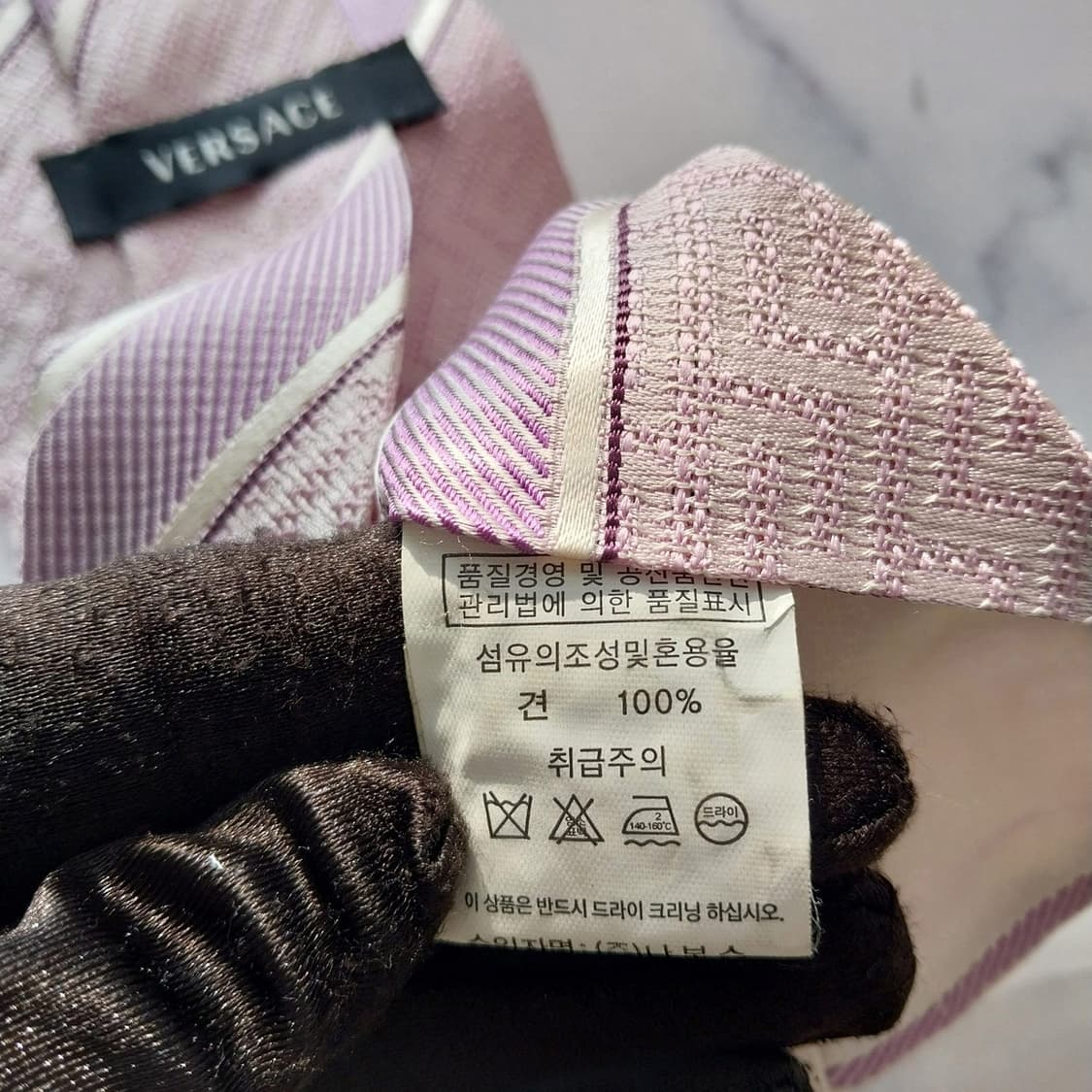 베르사체 실크 스트라이프 패턴 넥타이 9.3cm A+등급 K1806
 상품이미지9