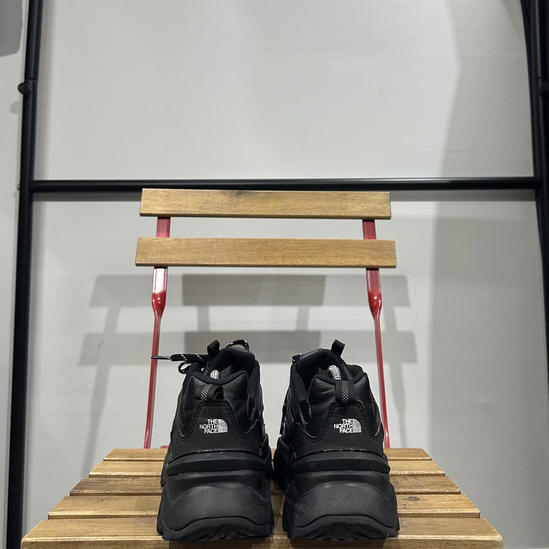 260) 노스페이스 스니커즈 남성 남지 트레킹화 헥사 V2 블랙 상품이미지4