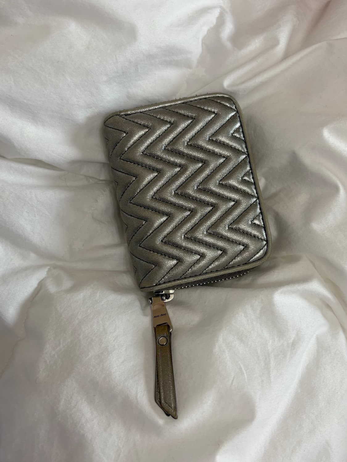 미우미우 마쎄라테 나파 지갑 지퍼돌이 실버 상품이미지8