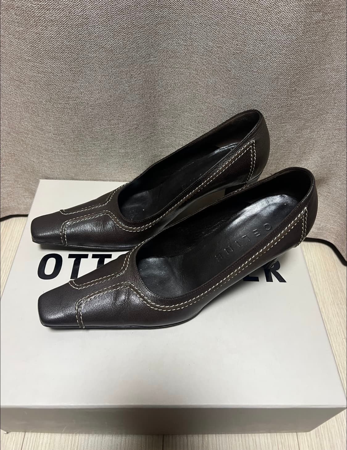 [235] 셀린느 스티치 힐 상품이미지1