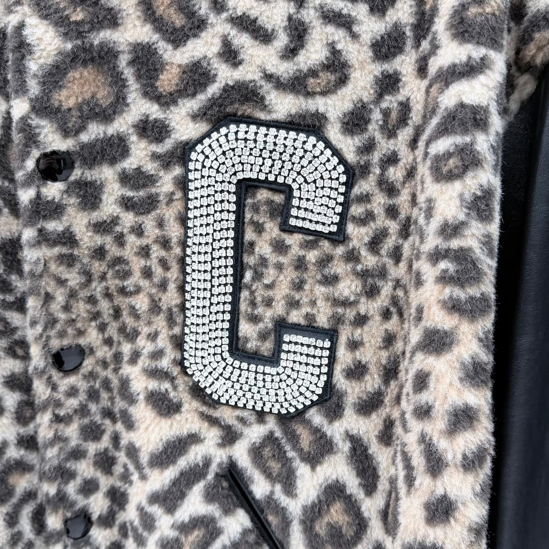 [S+급/52] 셀린느 레오파드 양 가죽 테디 바시티 자켓 블랙 상품이미지2