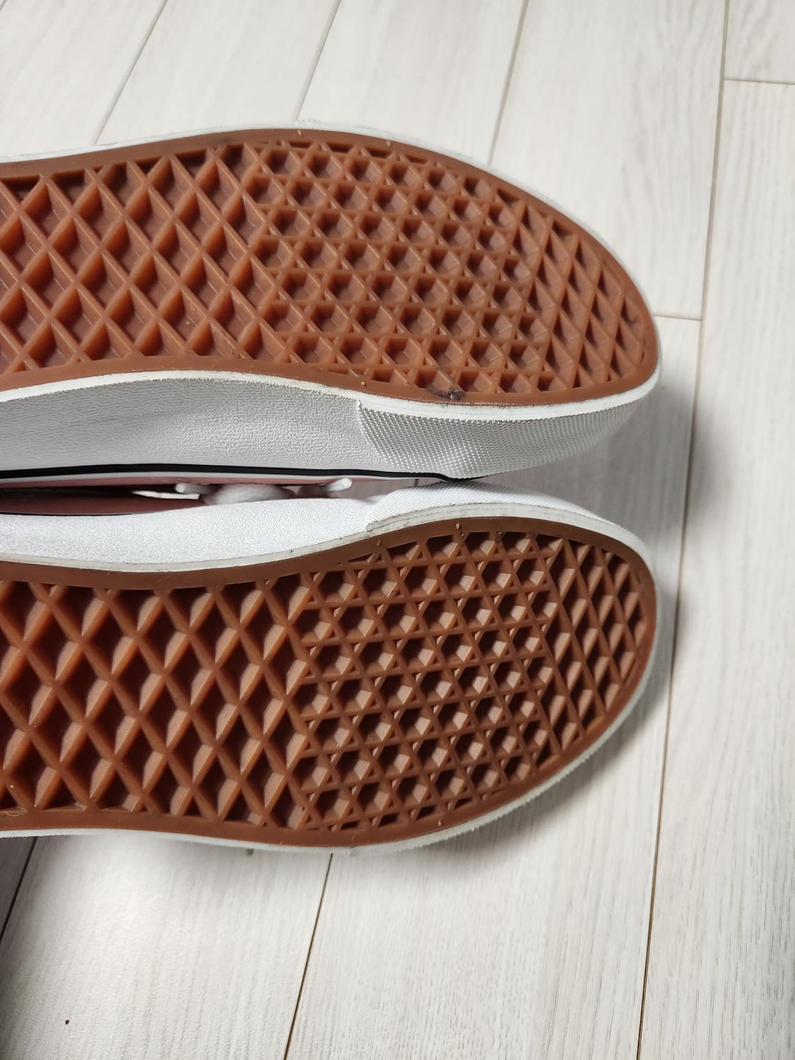 반스 올드스쿨 뮬 파우더 핑크 트루 화이트 사이즈225

실착은 3회 정 상품이미지8