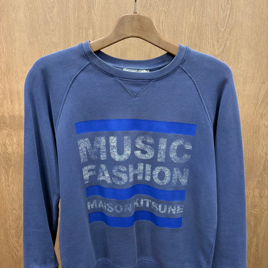 메종키츠네 코튼 긴팔 맨투맨 빅 레터링 그래픽 프린트 리브 디테일 블루 상품이미지4