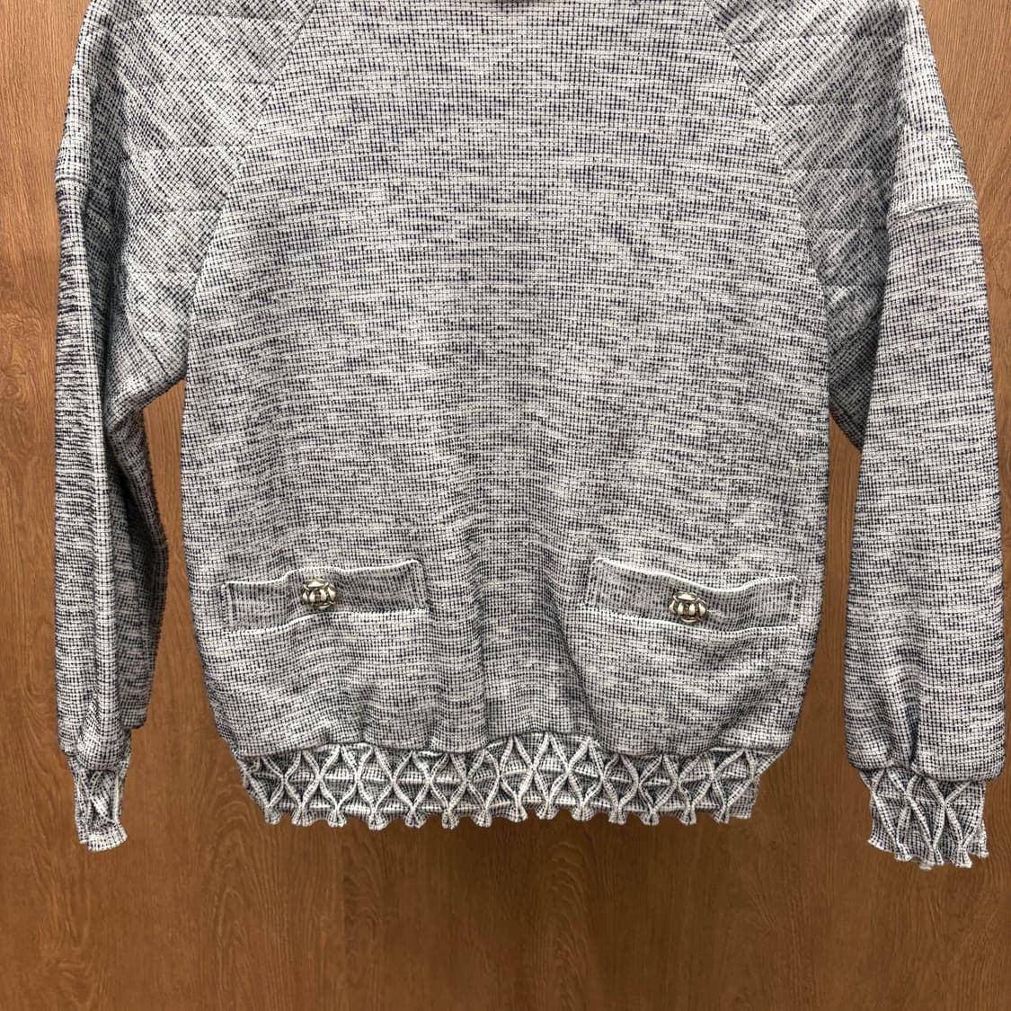 랑방 콜렉션 니트 맨투맨 트위드 텍스처 입체 패턴 메탈 볼 디테일 멜란지 상품이미지5