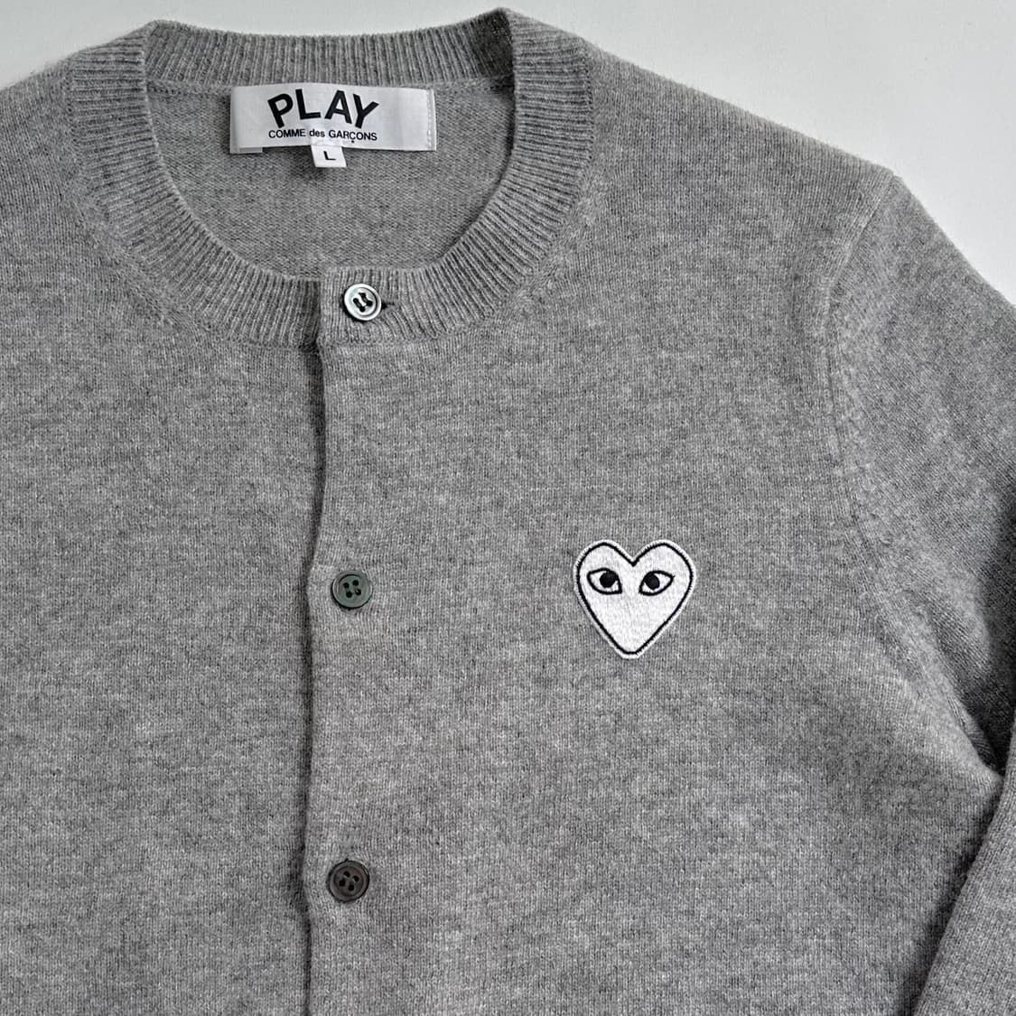 꼼데가르송 화이트 와펜 유넥 가디건 상품이미지3