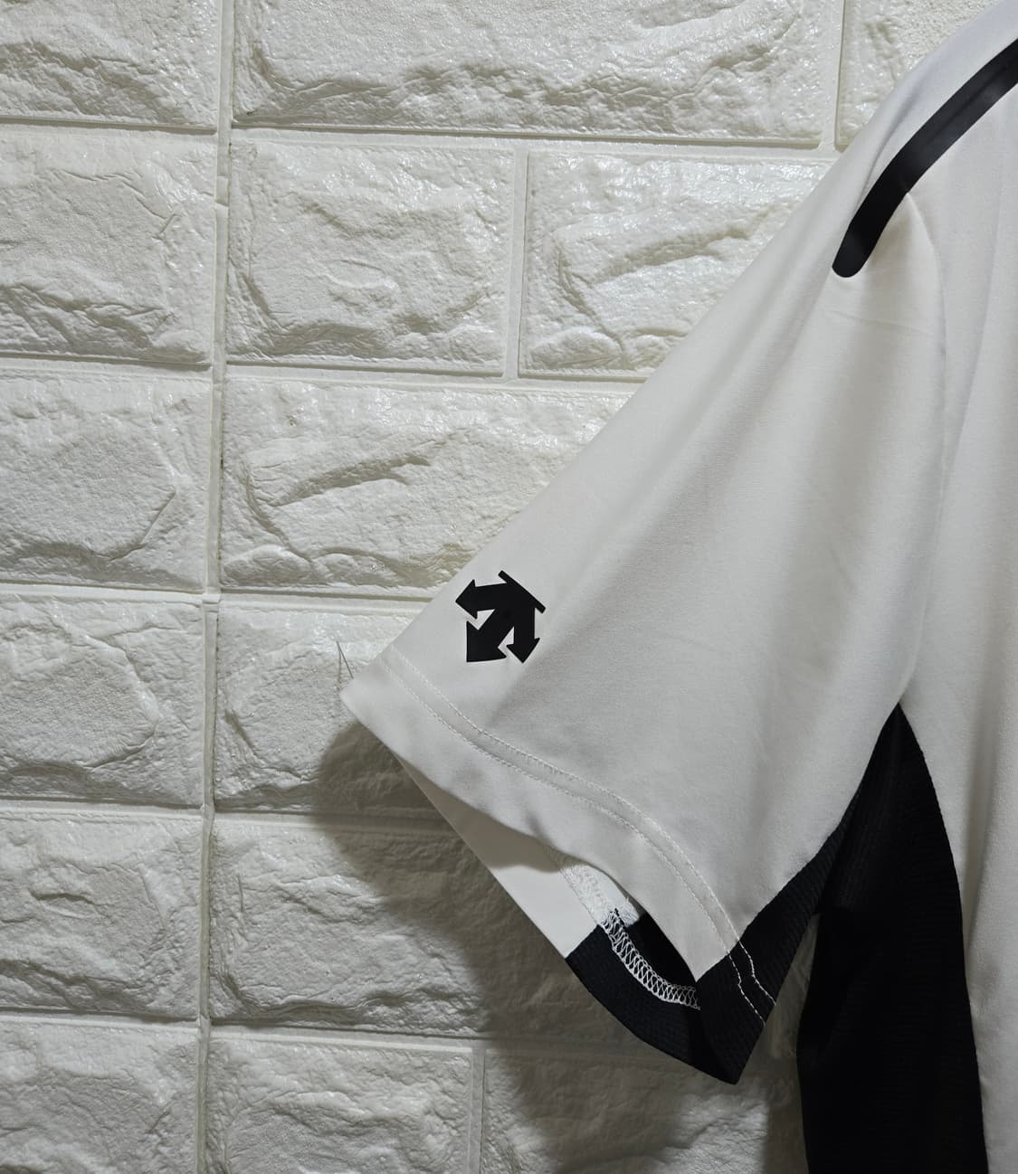 데상트 기능성 반팔티 100 상품이미지3