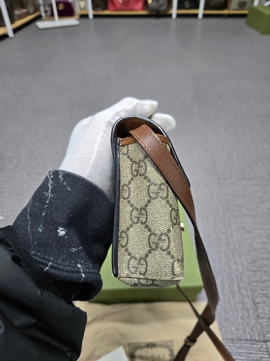 [특가][정품] 구찌 패들락 크로스백 상품이미지4