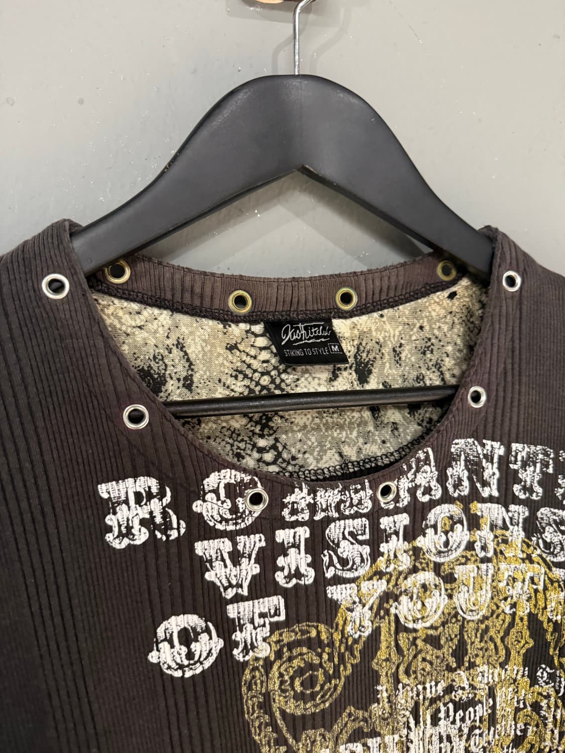 gothic printing & lettering eyelet top 상품이미지6
