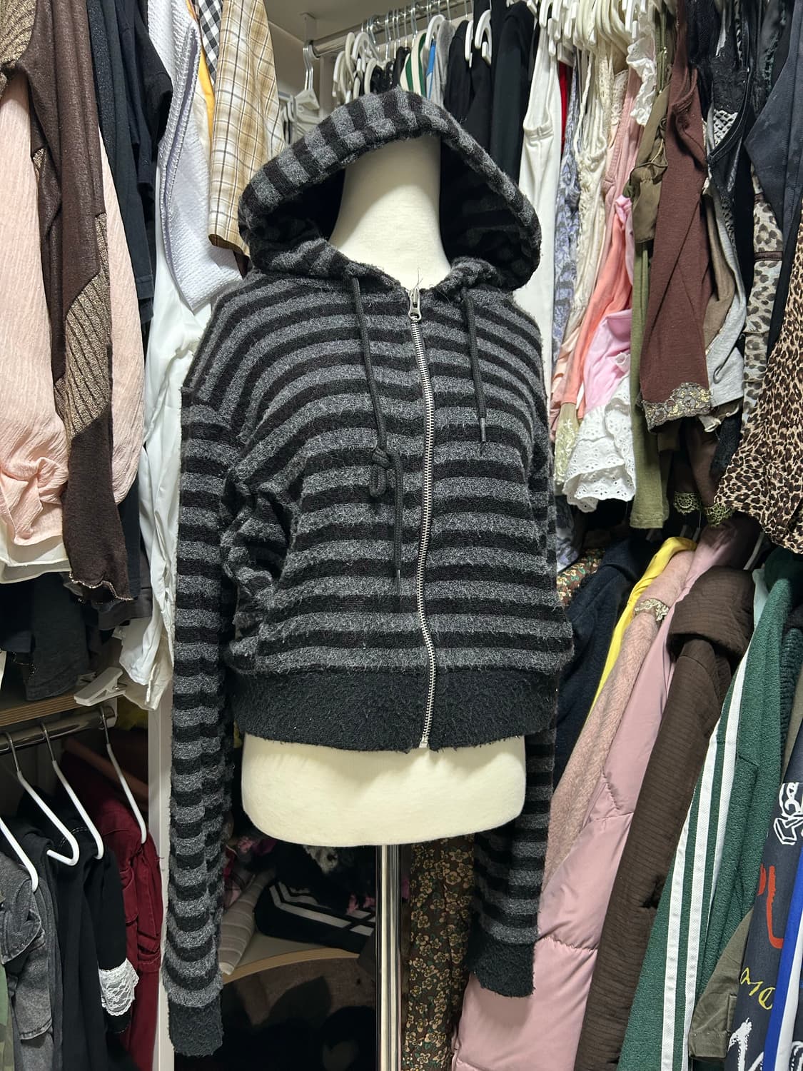 스트라이프 테리소재 니트 크롭후드집업 상품이미지1