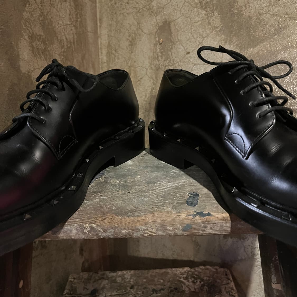 발렌티노 락스터드 블랙 더비 슈즈 상품이미지4