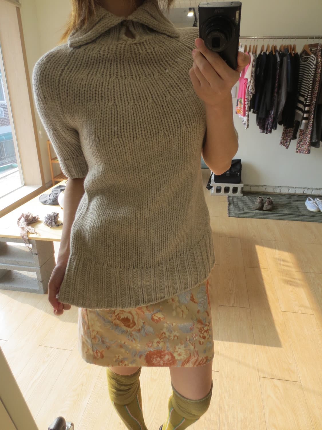  베이지 단추 반팔니트  상품이미지2