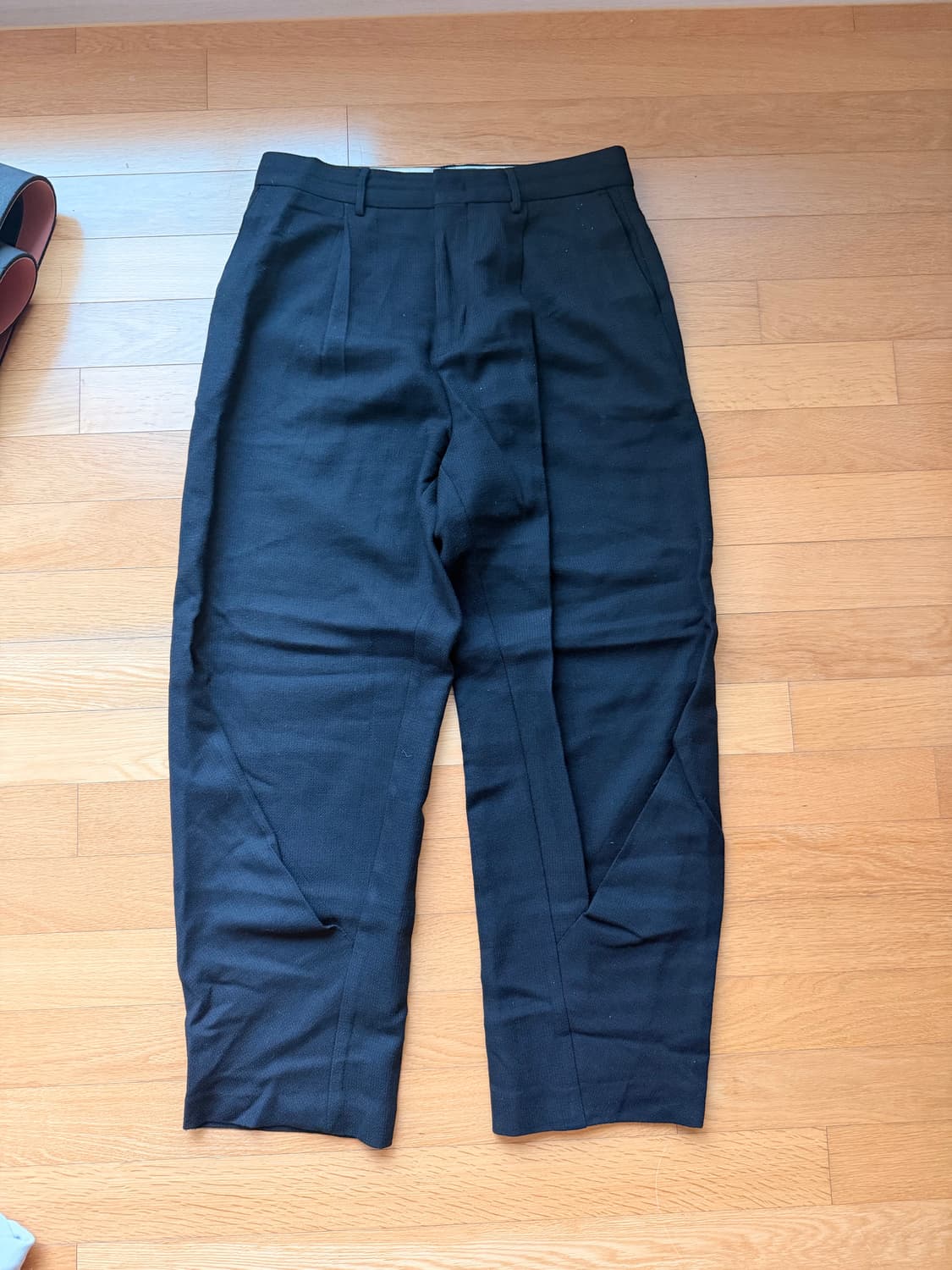 아더에러 트위스트 트라우저 상품이미지1