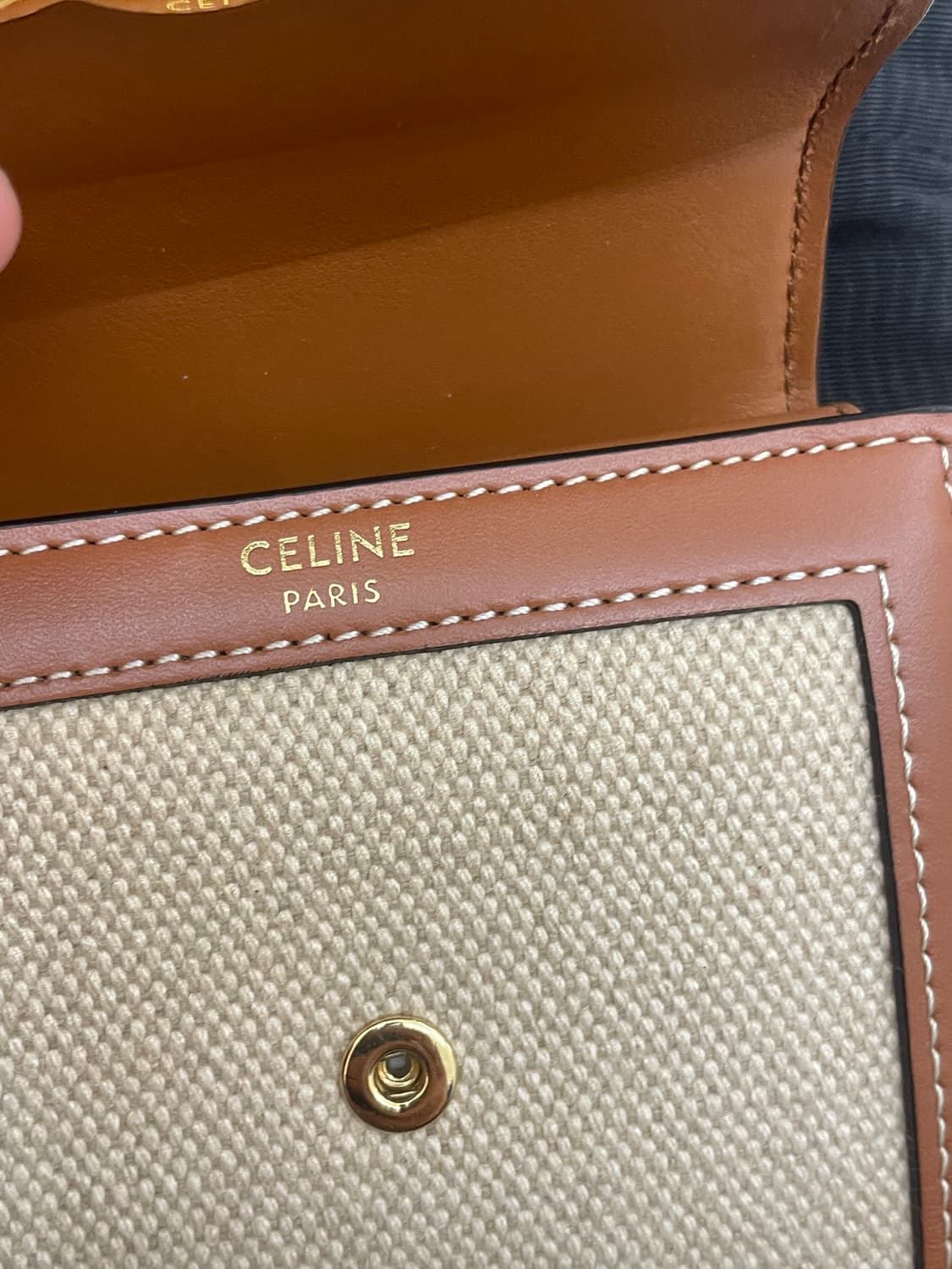 셀린느 트리옹프 캔버스 3단 반지갑 상품이미지7