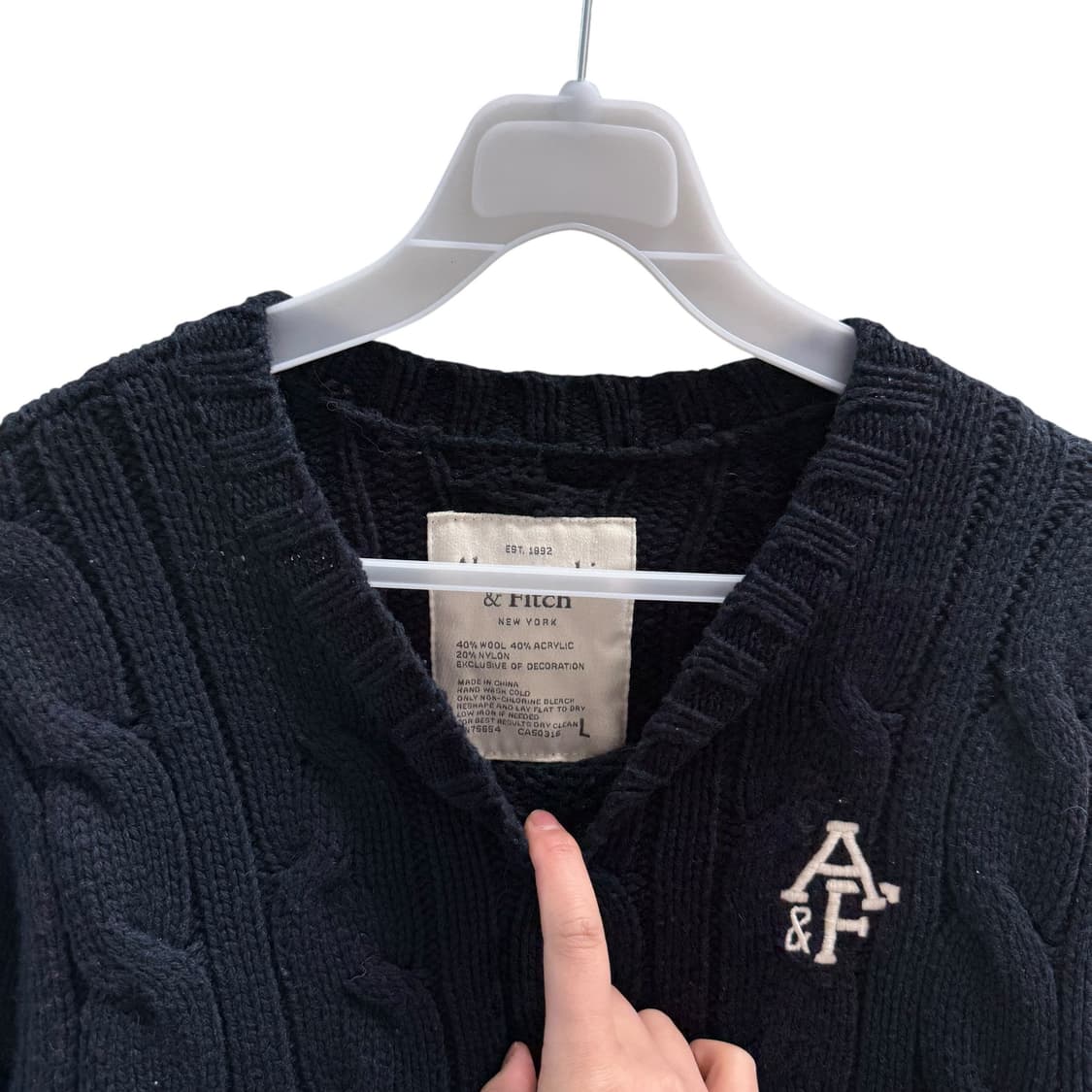 [L] 아베크롬비 앤 피치 블랙 자수 니트 상품이미지5