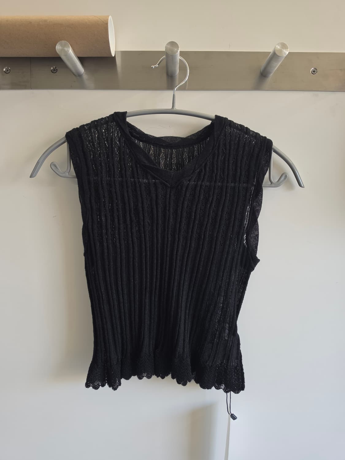 퍼버즈 타이니 립 크롭드 베스트 블랙 상품이미지4